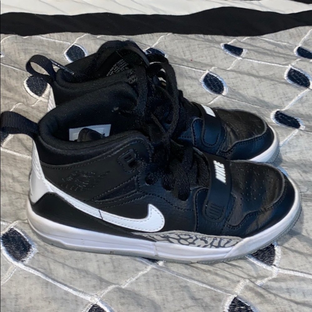 Gently used black, white and gray Jordan’s